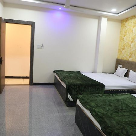 Hotel Somnath Inn Ujjain Quarto foto