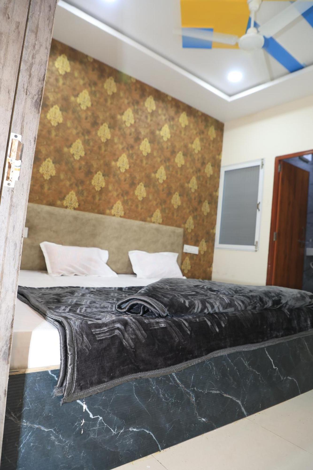Hotel Somnath Inn Ujjain Quarto foto