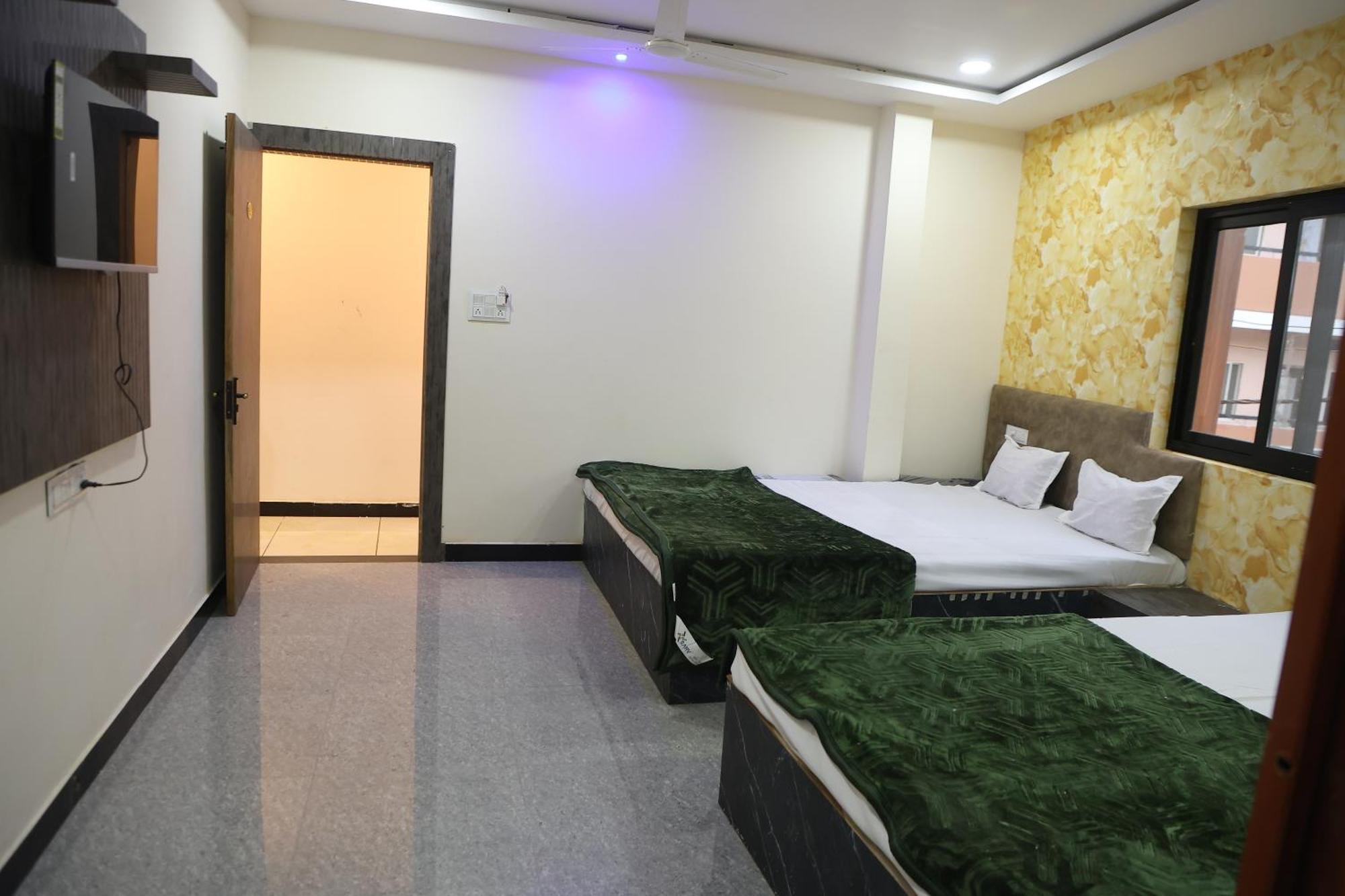 Hotel Somnath Inn Ujjain Quarto foto